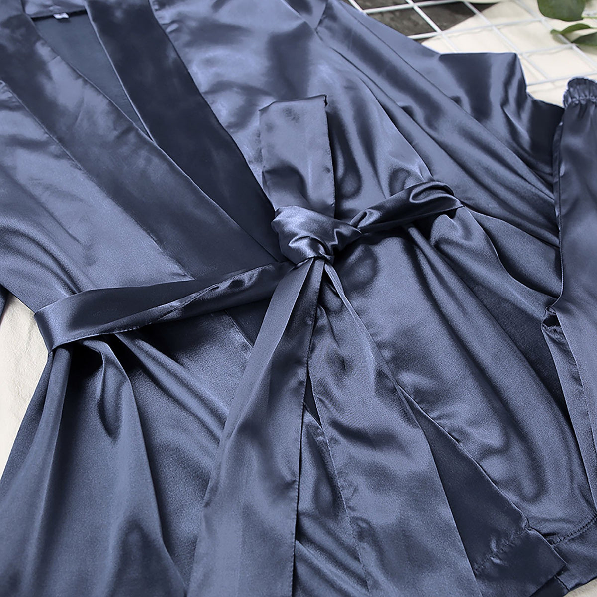 Ensemble Loungewear "Séréna" – Duo Peignoir Kimono & Pantalon Fluide en Satin Bleu Orage