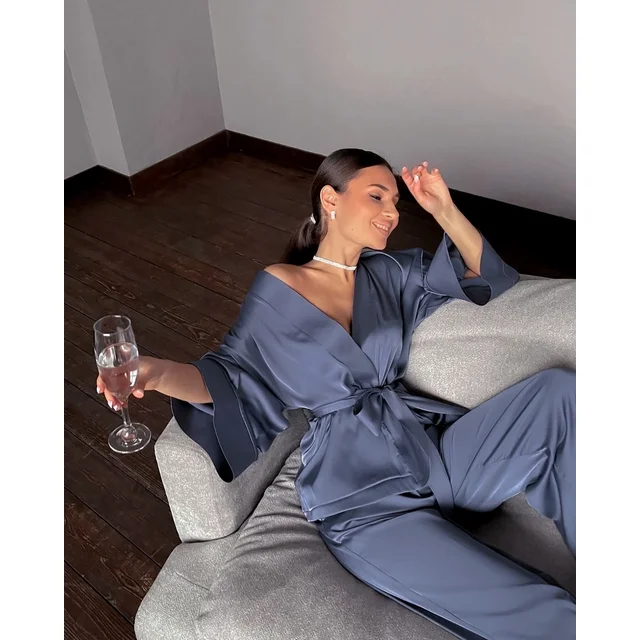 Ensemble Loungewear "Séréna" – Duo Peignoir Kimono & Pantalon Fluide en Satin Bleu Orage