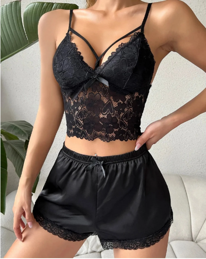 Ensemble Pyjama "Lucy" – Top en Dentelle Florale & Short Satiné Noir
