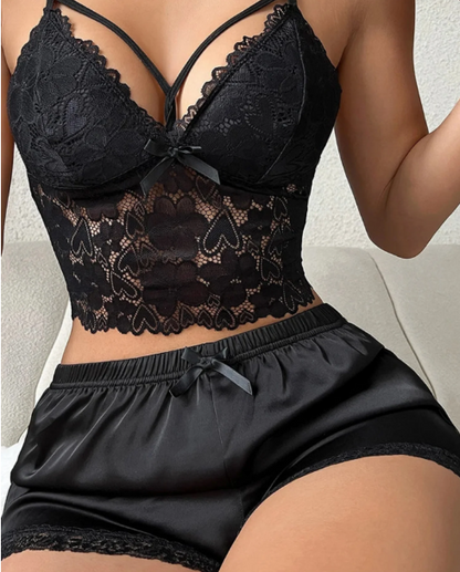 Ensemble Pyjama "Lucy" – Top en Dentelle Florale & Short Satiné Noir